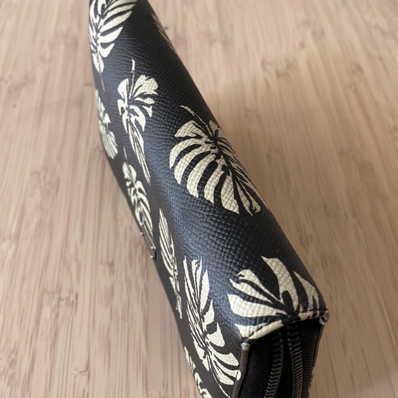 Dolce & Gabbana Calfskin round zip lung wallet - Picture 6 of 10